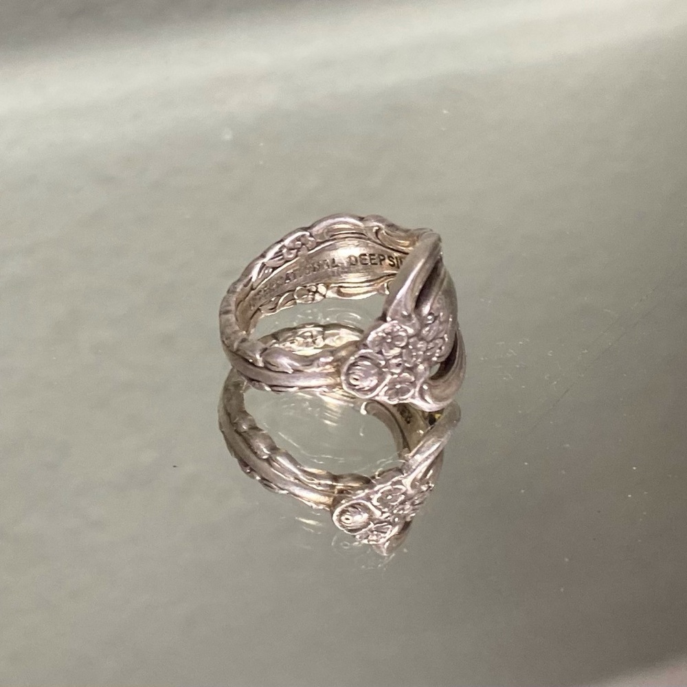 International Deep Silver “Countess” vintage Silver plate spoon ring sz 5.5 - Picture 3 of 7